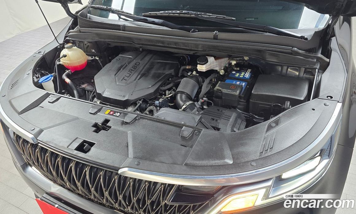 Kia Carnival 9-Seater Noblesse