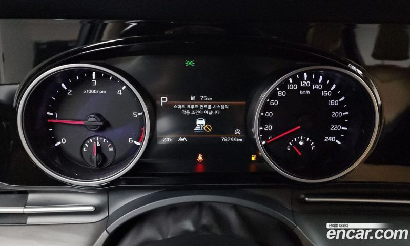 Kia Carnival 9-Seater Noblesse