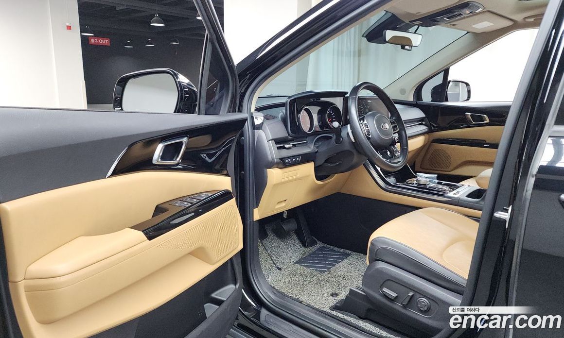 Kia Carnival 9-Seater Noblesse