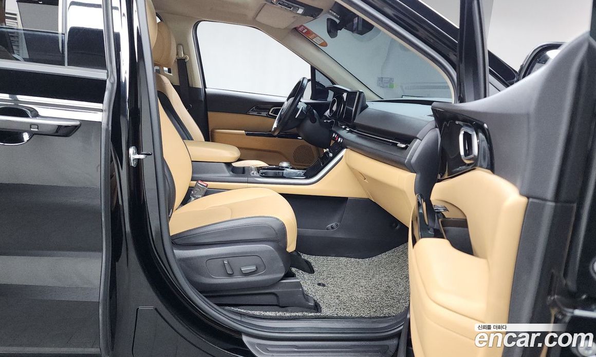 Kia Carnival 9-Seater Noblesse