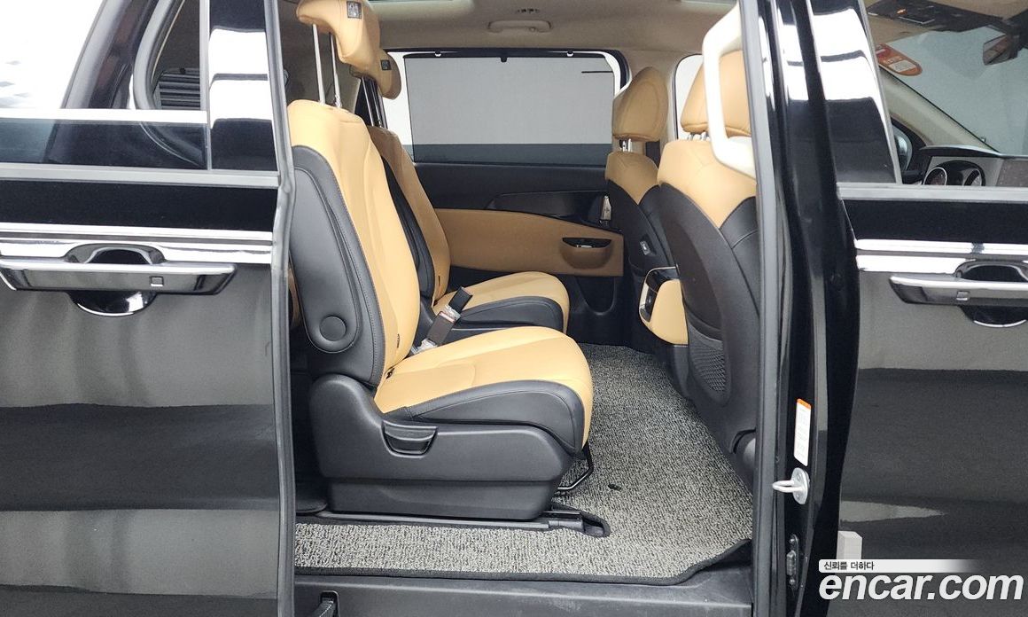 Kia Carnival 9-Seater Noblesse