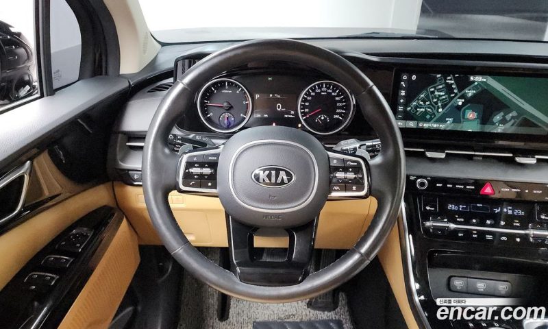 Kia Carnival 9-Seater Noblesse