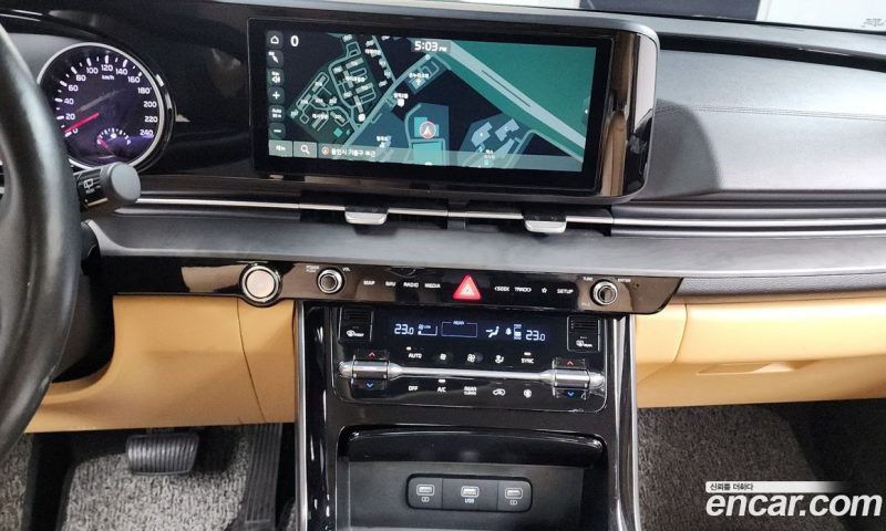 Kia Carnival 9-Seater Noblesse