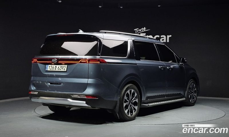 Kia Carnival 9-Seater Signature