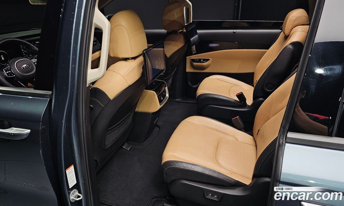 Kia Carnival 9-Seater Signature