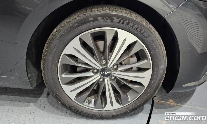 Kia K8 2.5 Gasoline 2WD