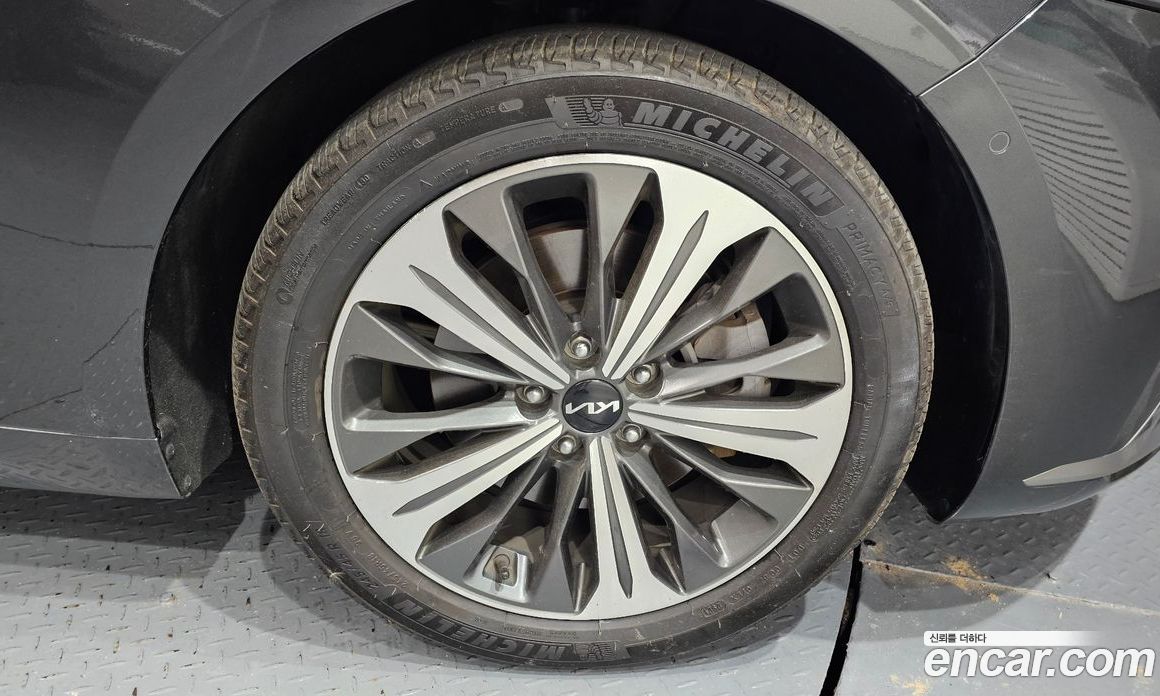 Kia K8 2.5 Gasoline 2WD