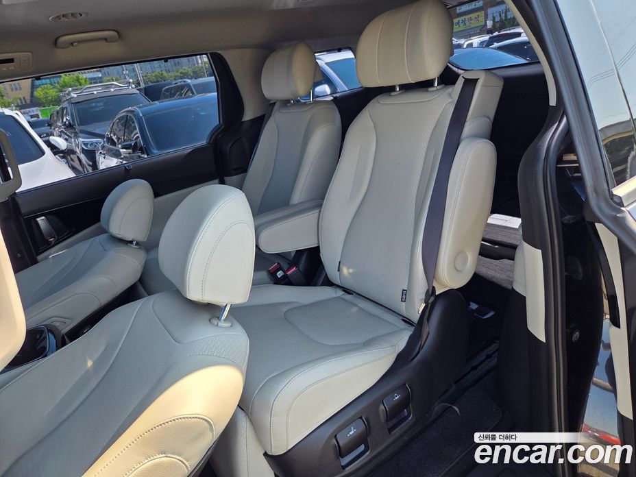 Kia Carnival 7-Seater Noblesse