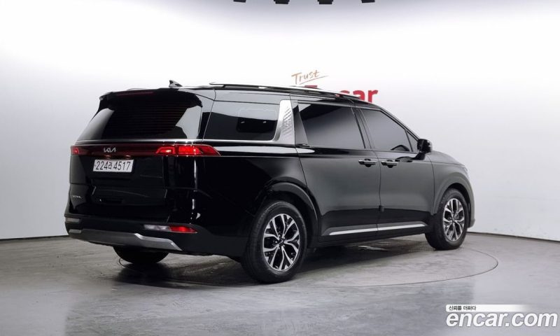 Kia Carnival 9-Seater Noblesse