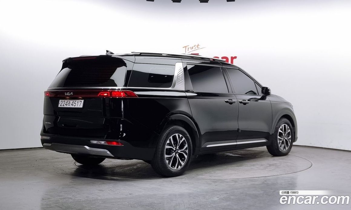 Kia Carnival 9-Seater Noblesse
