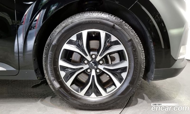 Kia Carnival 9-Seater Noblesse