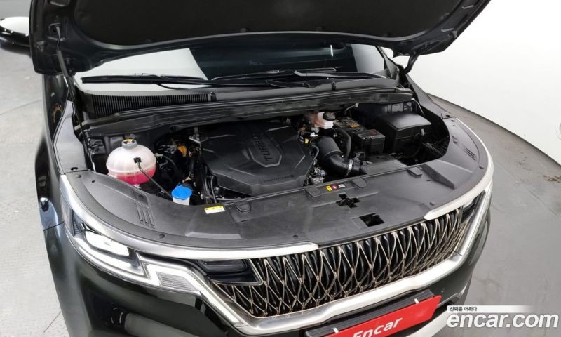 Kia Carnival 9-Seater Noblesse
