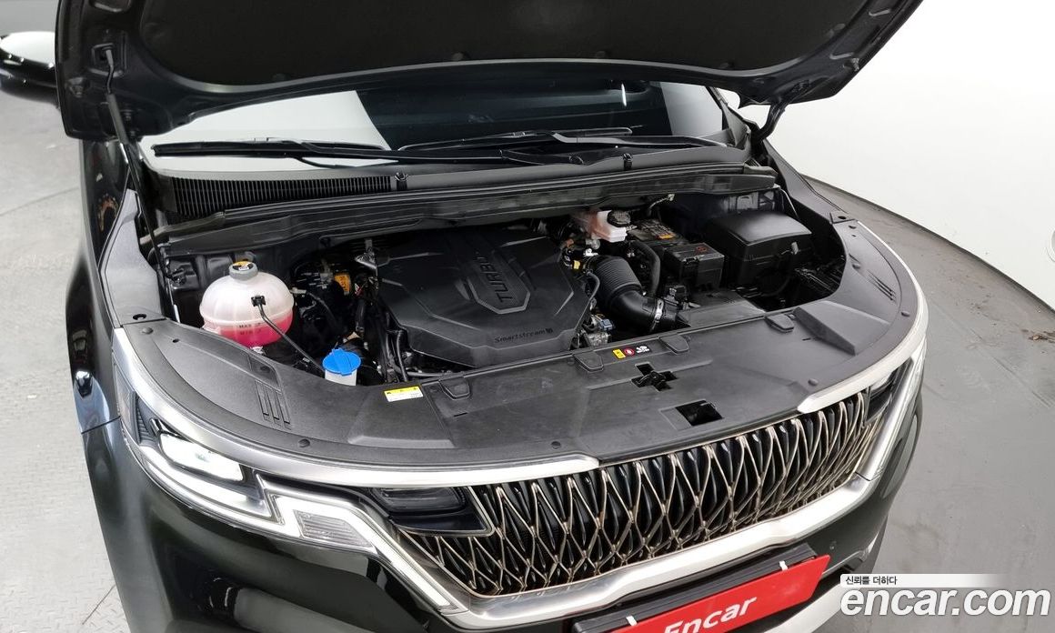 Kia Carnival 9-Seater Noblesse