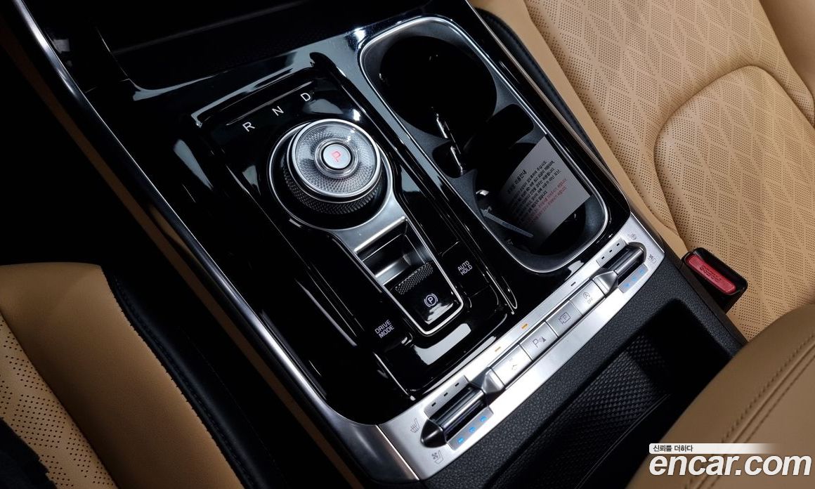Kia Carnival 9-Seater Noblesse