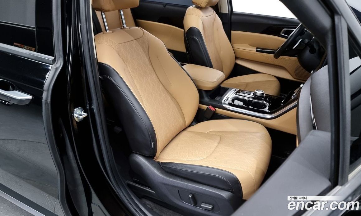 Kia Carnival 9-Seater Noblesse
