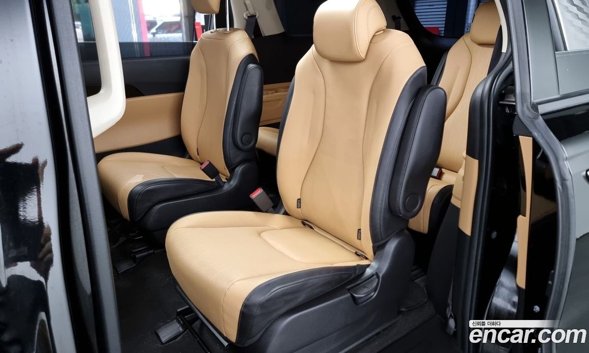 Kia Carnival 9-Seater Noblesse
