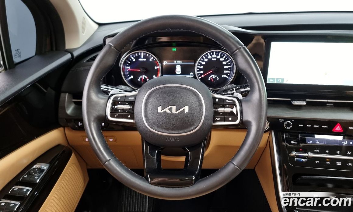 Kia Carnival 9-Seater Noblesse