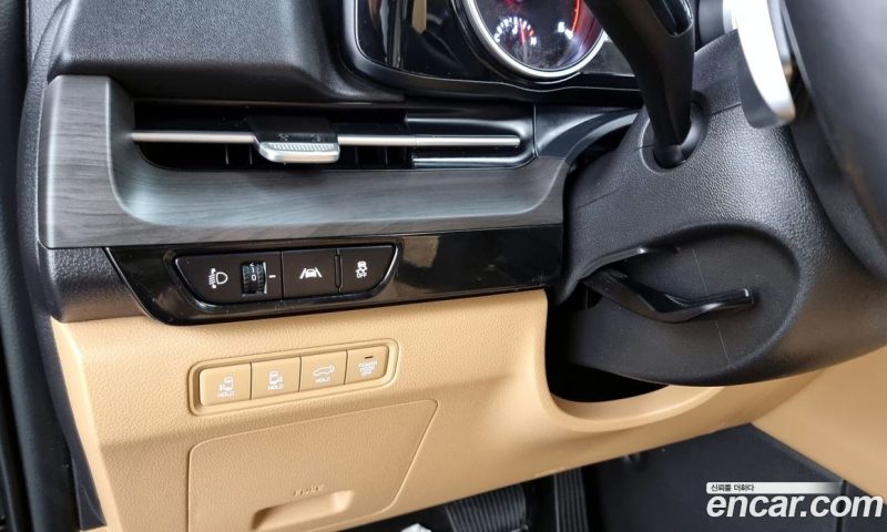 Kia Carnival 9-Seater Noblesse