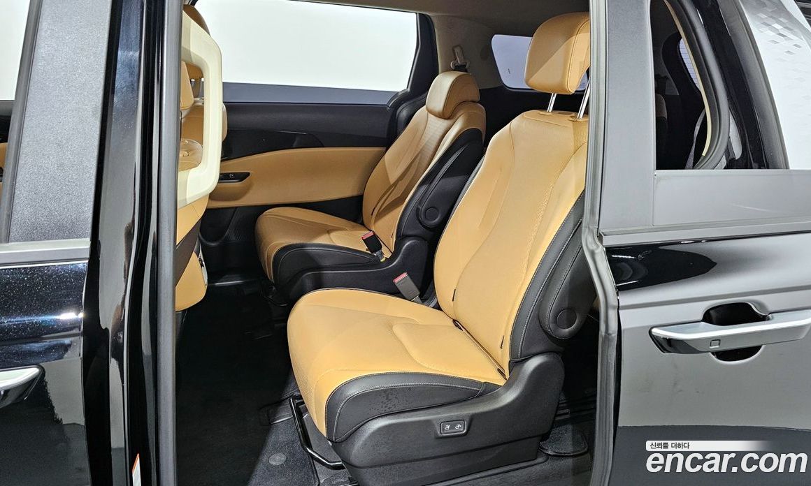 Kia Carnival 9-Seater Prestige
