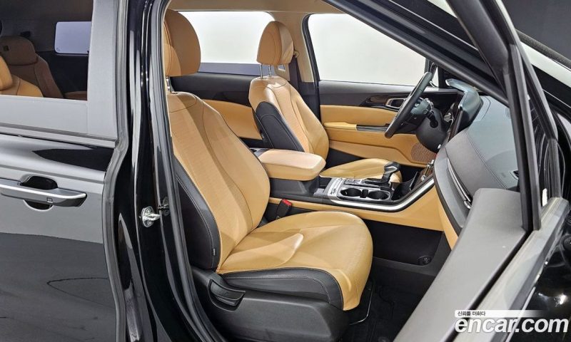 Kia Carnival 9-Seater Prestige