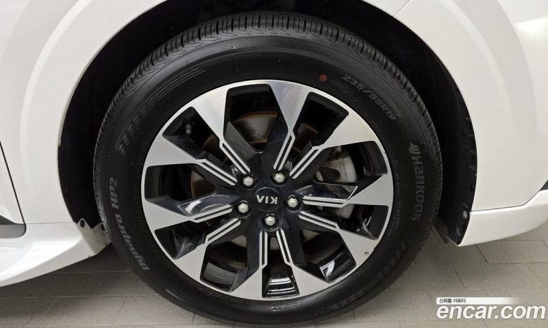 Kia Carnival 9-Seater Hi-Limousine