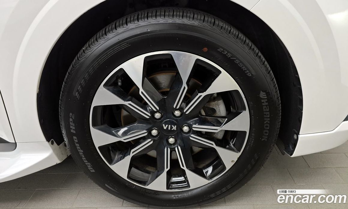 Kia Carnival 9-Seater Hi-Limousine