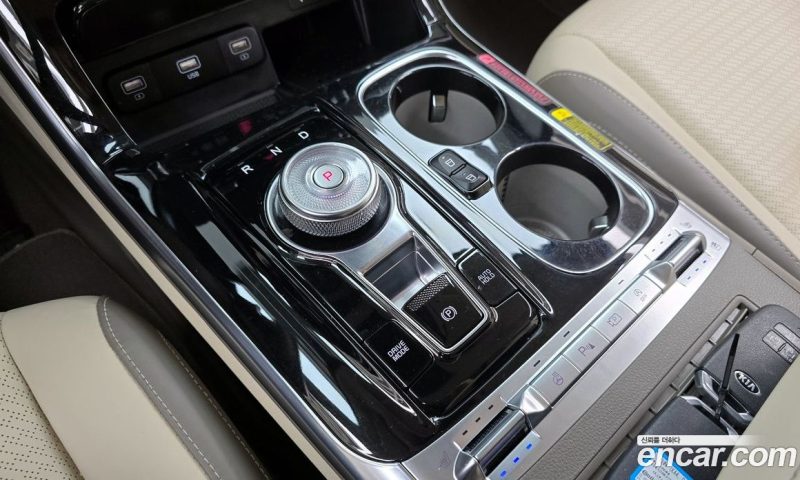 Kia Carnival 9-Seater Hi-Limousine