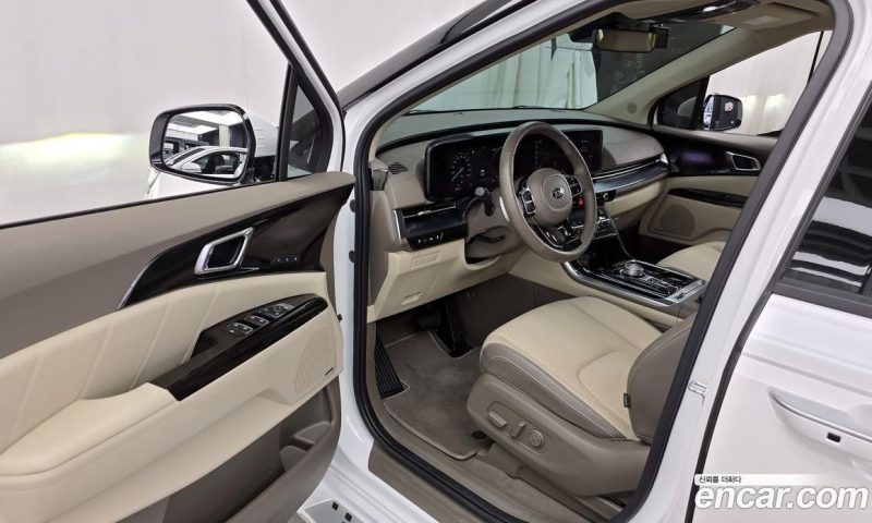 Kia Carnival 9-Seater Hi-Limousine