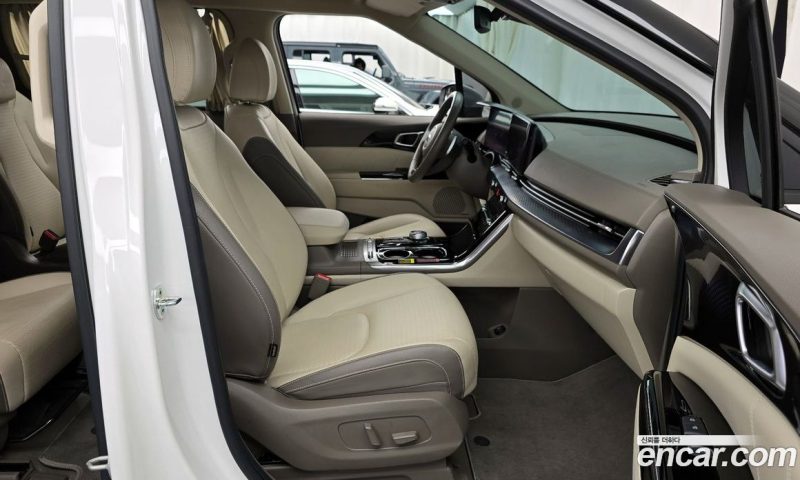 Kia Carnival 9-Seater Hi-Limousine