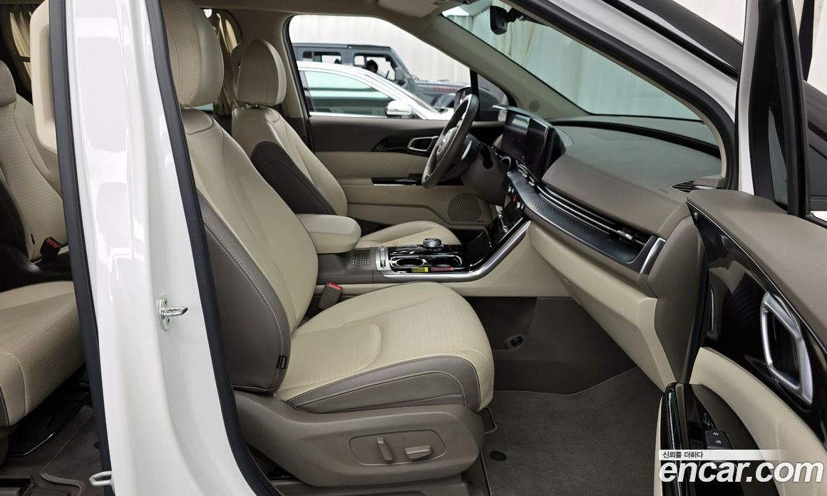 Kia Carnival 9-Seater Hi-Limousine
