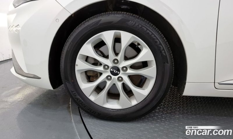 Kia K8 2.5 Gasoline 2WD