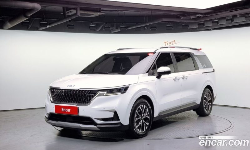 Kia Carnival 9-Seater Prestige