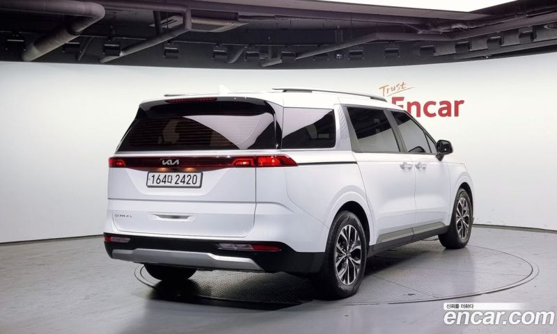 Kia Carnival 9-Seater Prestige