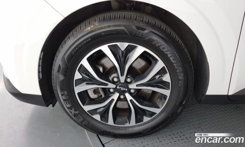 Kia Carnival 9-Seater Prestige