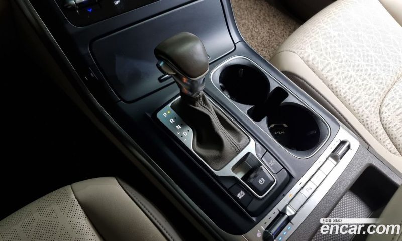 Kia Carnival 9-Seater Prestige