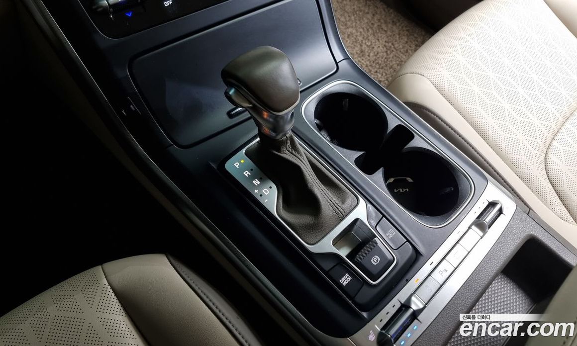 Kia Carnival 9-Seater Prestige