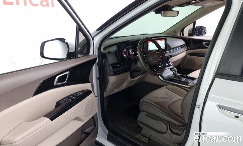 Kia Carnival 9-Seater Prestige