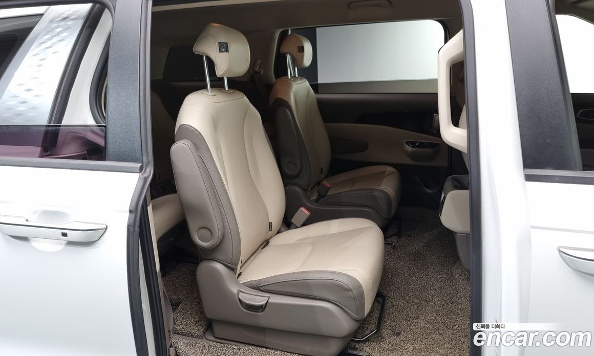 Kia Carnival 9-Seater Prestige