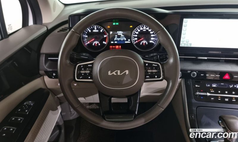 Kia Carnival 9-Seater Prestige