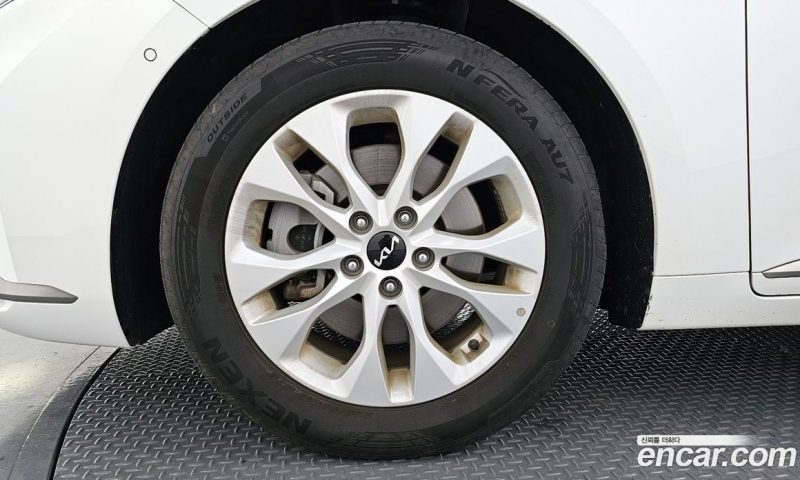 Kia K8 2.5 Gasoline 2WD