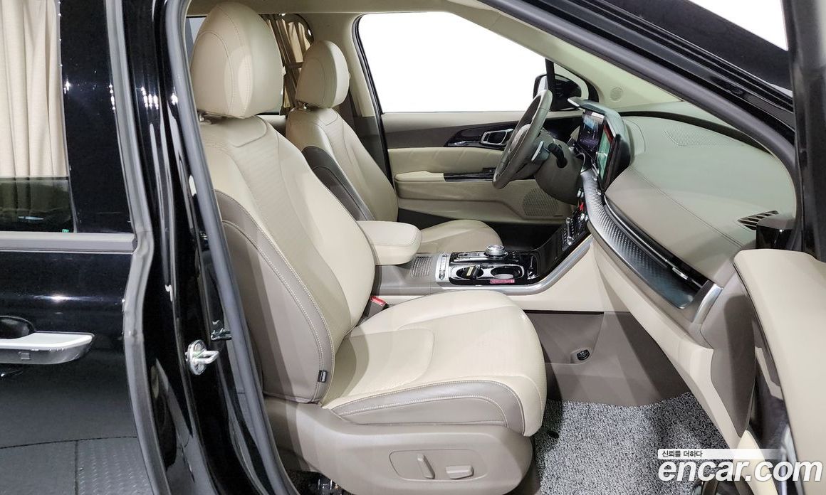Kia Carnival 9-Seater Hi-Limousine