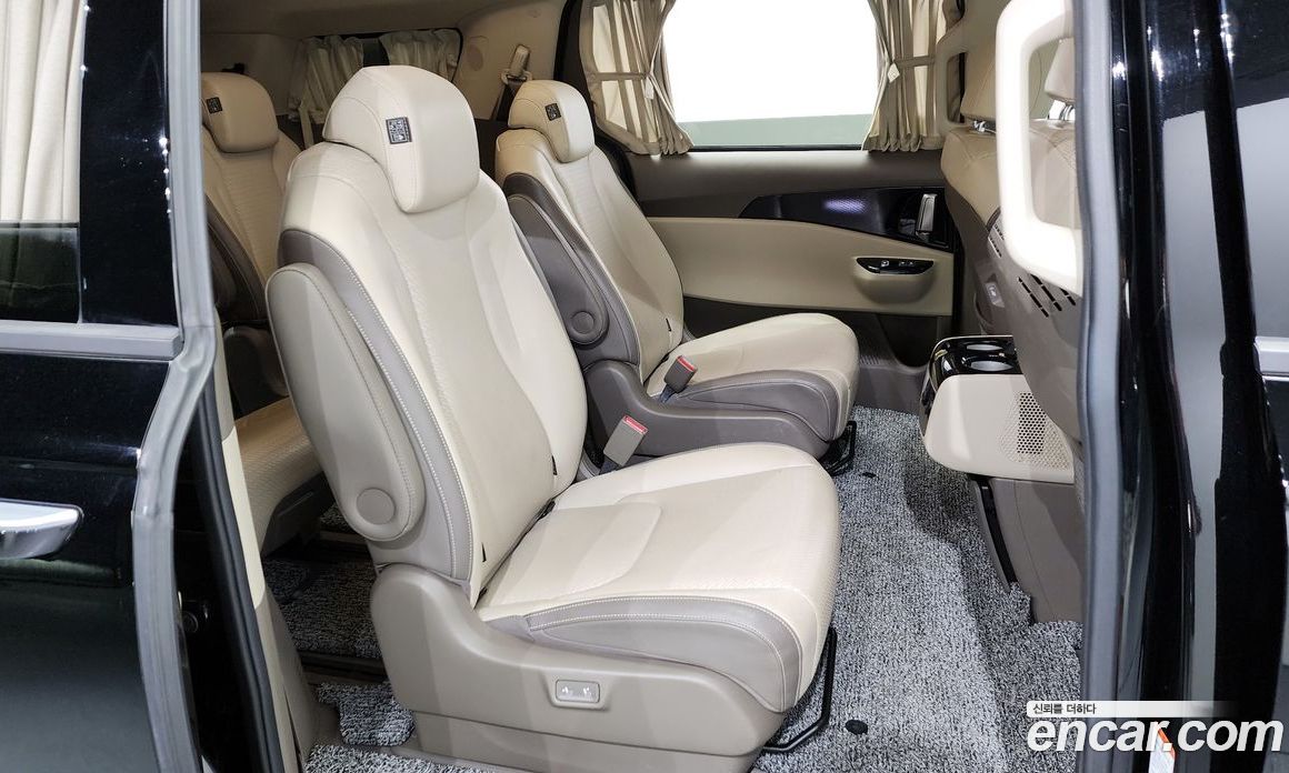 Kia Carnival 9-Seater Hi-Limousine