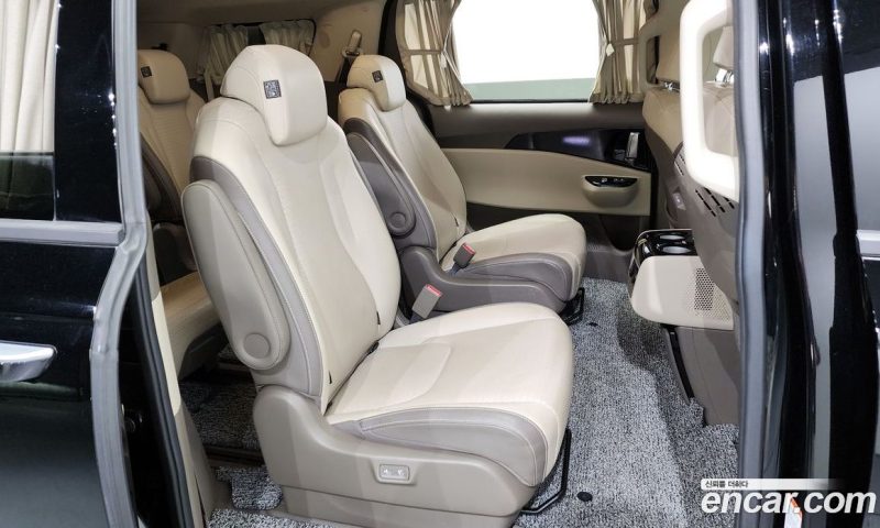 Kia Carnival 9-Seater Hi-Limousine