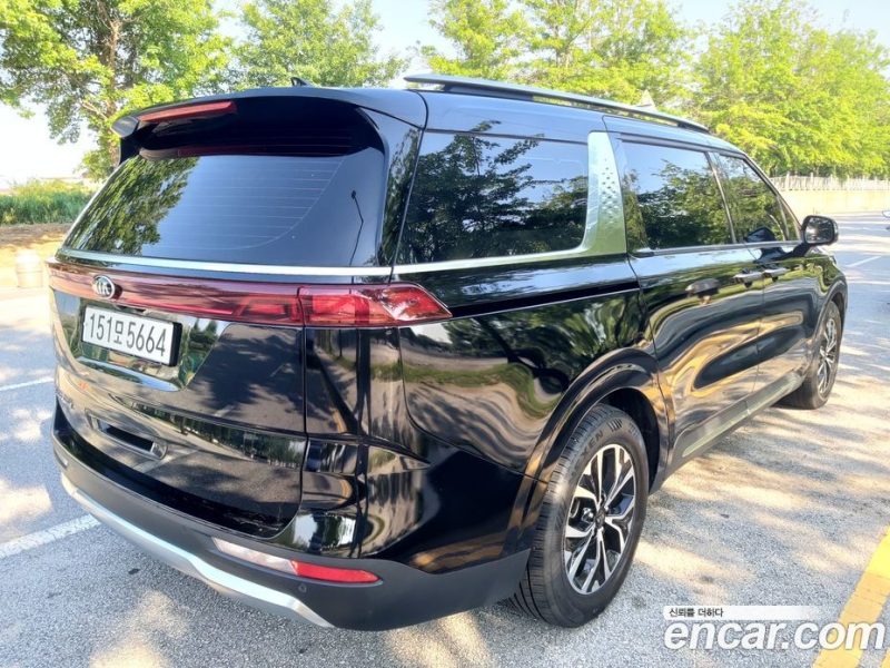 Kia Carnival 9-Seater Signature