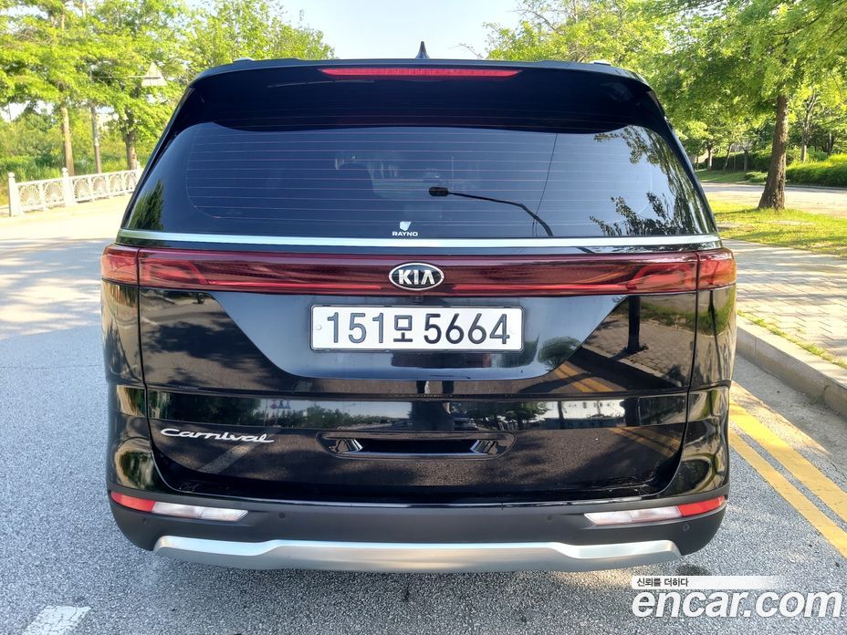 Kia Carnival 9-Seater Signature