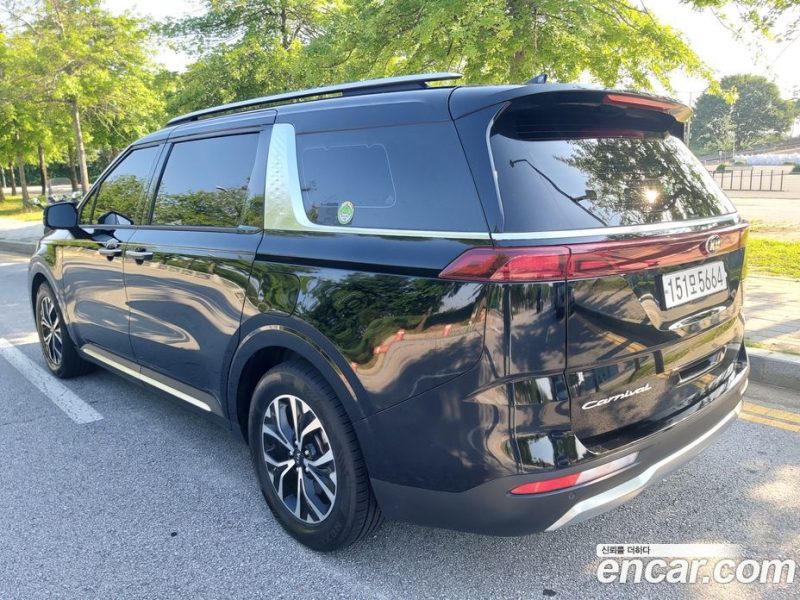 Kia Carnival 9-Seater Signature