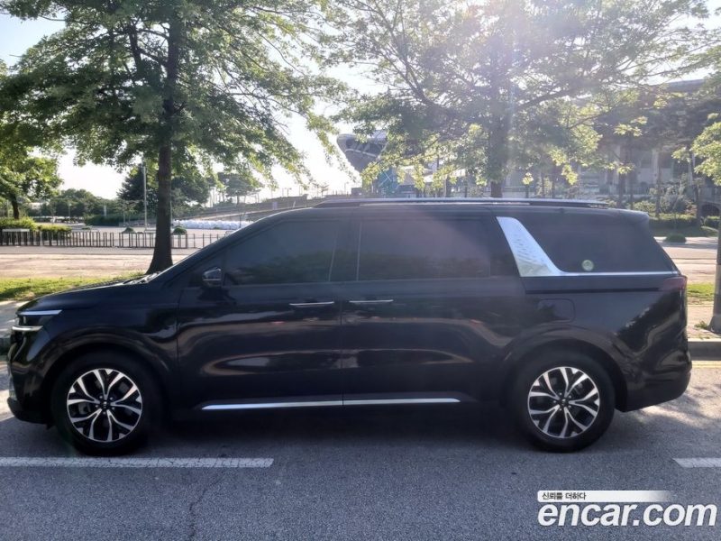 Kia Carnival 9-Seater Signature