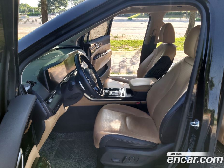 Kia Carnival 9-Seater Signature