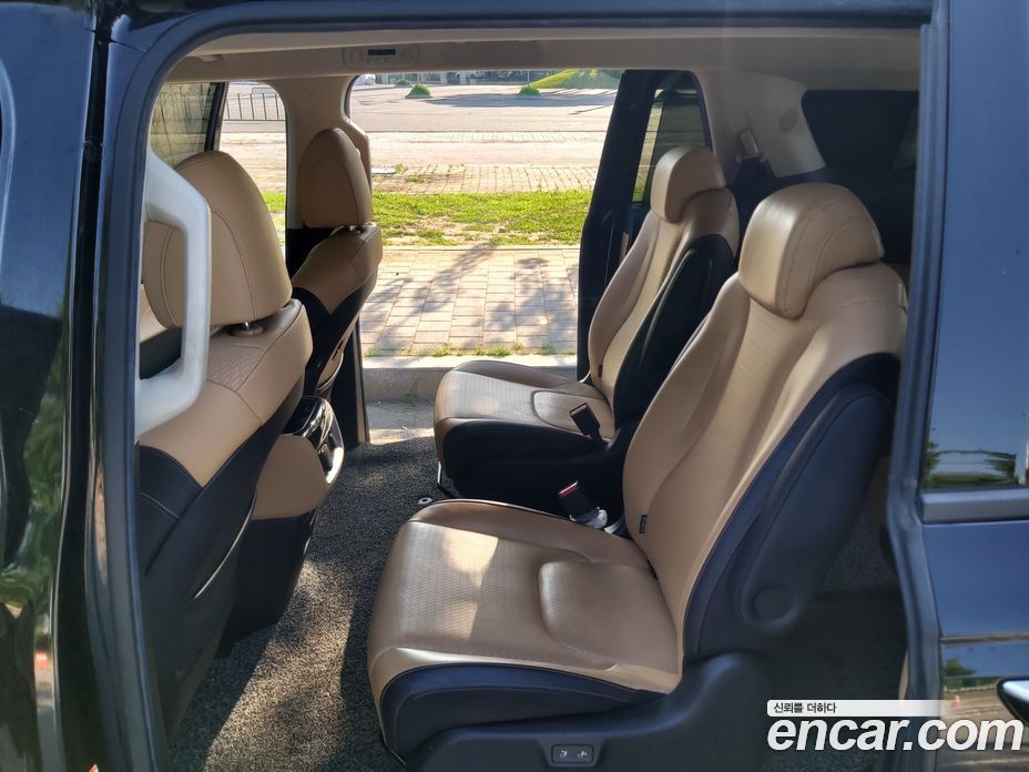 Kia Carnival 9-Seater Signature