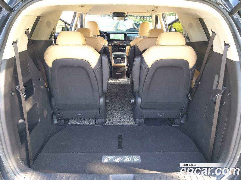 Kia Carnival 9-Seater Signature
